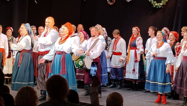 З куратором на музичній виставі